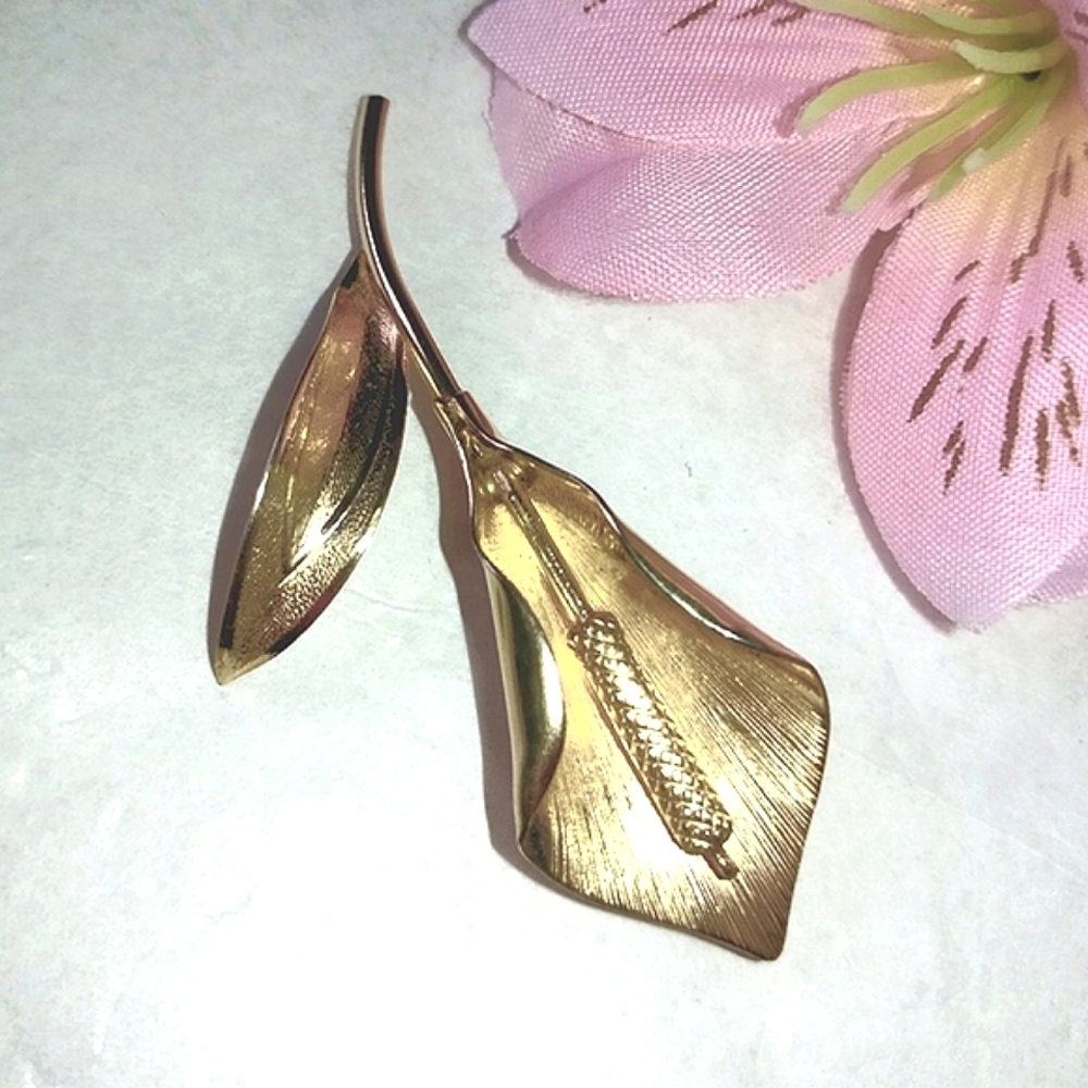 1960s GF LILY PIN BROOCH - SIGNED ROYLN GOLD-FILLED